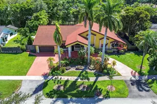 7720 SW 176th St, Palmetto Bay, FL 33157 - Photo 2