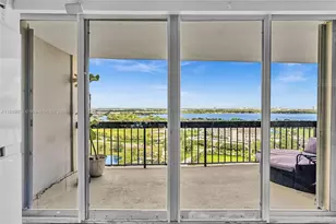 2425 Presidential Way, West Palm Beach, FL 33401 - Photo 18