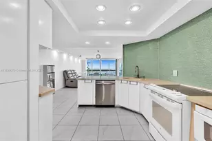 2425 Presidential Way, West Palm Beach, FL 33401 - Photo 8