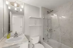 253 NE 2nd St, Miami, FL 33132 - Photo 20