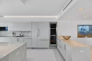 300 South Pointe Dr, Miami Beach, FL 33139 - Photo 14