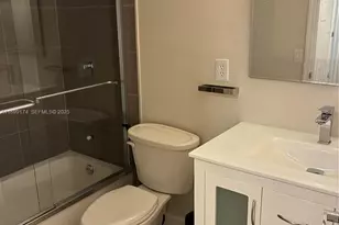 10010 NW 9th St Cir, Miami, FL 33172 - Photo 18
