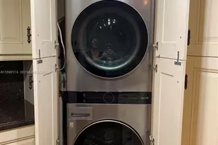 10010 NW 9th St Cir, Miami, FL 33172 - Photo 4