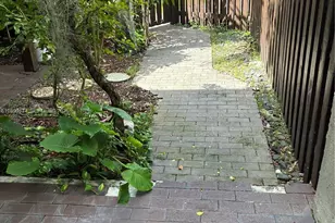 10010 NW 9th St Cir, Miami, FL 33172 - Photo 24