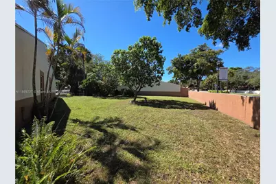 6923 Holly Rd, Miami Lakes, FL 33014 - Photo 20