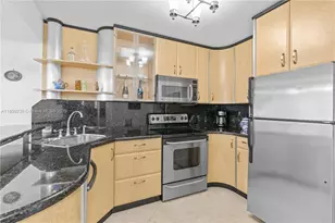 20379 W Country Club Dr, Aventura, FL 33180 - Photo 8