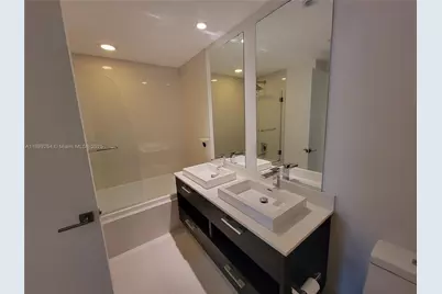 45 SW 9th St #3404, Miami, FL 33130 - Photo 10