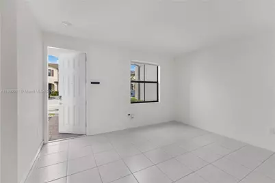 10611 W 33rd Ct, Hialeah, FL 33018 - Photo 8