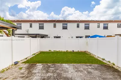 10611 W 33rd Ct, Hialeah, FL 33018 - Photo 30