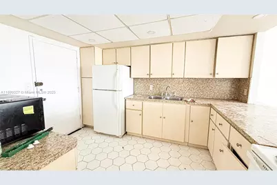 1351 NE Miami Gardens Dr #1404E, Miami, FL 33179 - Photo 4