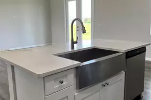 1060 S Capri Ct, Labelle, FL 33935 - Photo 6