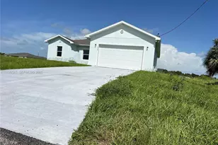 1060 S Capri Ct, Labelle, FL 33935 - Photo 2