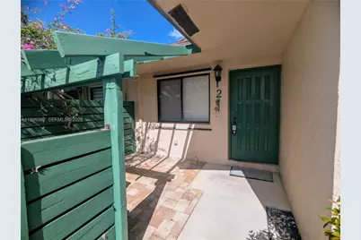 448 Lakeview Dr #2, Weston, FL 33326 - Photo 2