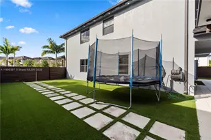 8975 NW 161st Terrace, Miami Lakes, FL 33018 - Photo 24