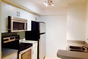 620 SW 111th Ave, Pembroke Pines, FL 33025 - Photo 2