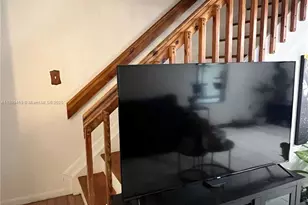 431 NW 82nd Ave, Miami, FL 33126 - Photo 6