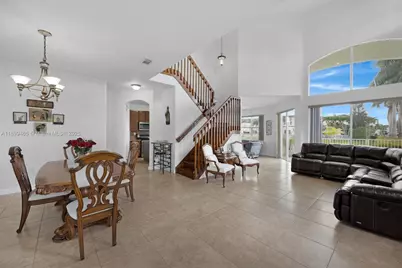11470 NW 79th Ln, Doral, FL 33178 - Photo 10