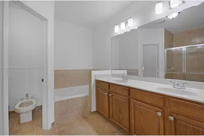 11470 NW 79th Ln, Doral, FL 33178 - Photo 30