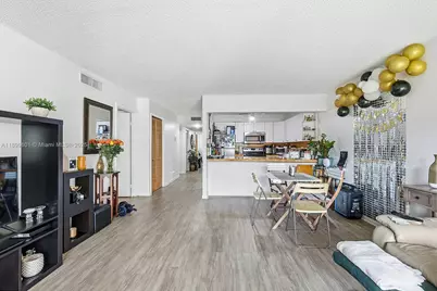 428 Lakeview Dr #103, Weston, FL 33326 - Photo 4