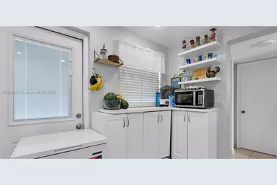 7850 Byron Ave #1004, Miami Beach, FL 33141 - Photo 10