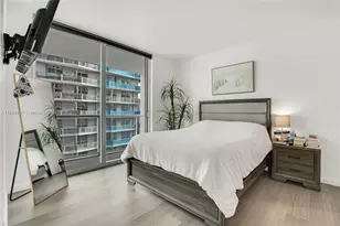 55 SE 6th St, Miami, FL 33131 - Photo 12