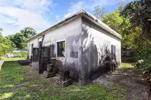1045 NW 52nd St, Miami, FL 33127 - Photo 16