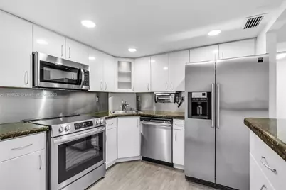2333 Brickell Ave #PH208, Miami, FL 33129 - Photo 10