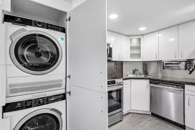 2333 Brickell Ave #PH208, Miami, FL 33129 - Photo 12