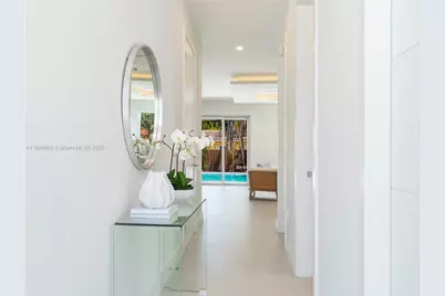 734 NE 14th Ave, Fort Lauderdale, FL 33304 - Photo 2