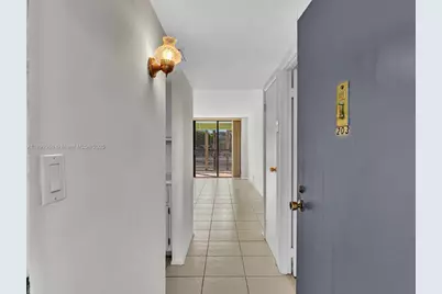 20500 W Country Club Dr #203, Aventura, FL 33180 - Photo 6