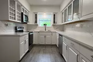 1430 NE 149th St, Miami, FL 33161 - Photo 12