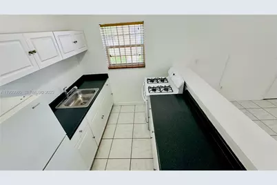 8000 Tatum Waterway Dr #1, Miami Beach, FL 33141 - Photo 10