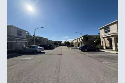 484 NE 5th St, Florida City, FL 33034 - Photo 6