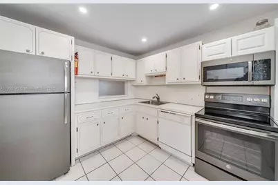 950 Hillcrest Dr #401, Hollywood, FL 33021 - Photo 8