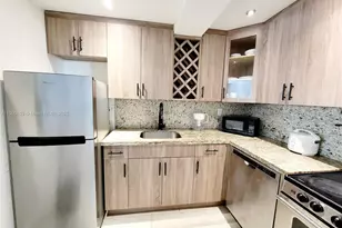 8609 SW 68th Ct, Pinecrest, FL 33156 - Photo 2