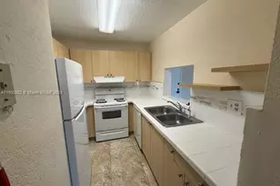 9678 Fontainebleau Blvd, Miami, FL 33172 - Photo 16