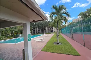 8735 Ramblewood Dr, Coral Springs, FL 33071 - Photo 6