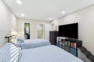 5665 W 20th Ave, Hialeah, FL 33012 - Photo 12