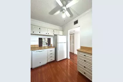 6005 Del Lago Cir #210, Sunrise, FL 33313 - Photo 2