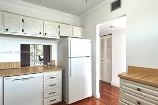 6005 Del Lago Cir, Sunrise, FL 33313 - Photo 2