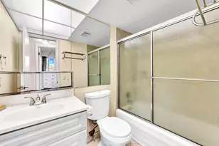 8465 Sunrise Lakes Blvd, Sunrise, FL 33322 - Photo 34