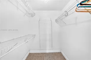 8465 Sunrise Lakes Blvd, Sunrise, FL 33322 - Photo 26