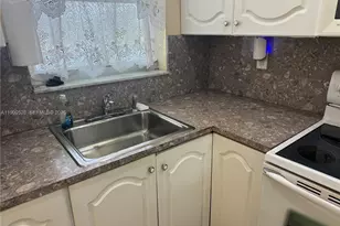 8465 Sunrise Lakes Blvd, Sunrise, FL 33322 - Photo 10