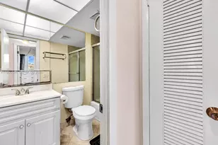 8465 Sunrise Lakes Blvd, Sunrise, FL 33322 - Photo 38