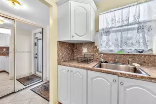 8465 Sunrise Lakes Blvd, Sunrise, FL 33322 - Photo 8