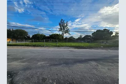 2140 NW 76th St, Miami, FL 33147 - Photo 2