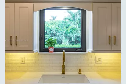 11504 NE 6th Ave, Biscayne Park, FL 33161 - Photo 30