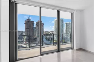 68 SE 6th St, Miami, FL 33131 - Photo 12