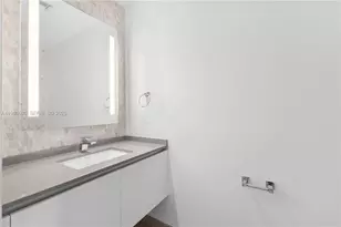 68 SE 6th St, Miami, FL 33131 - Photo 22