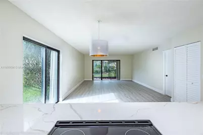 409 Lakeview Dr #101, Weston, FL 33326 - Photo 6